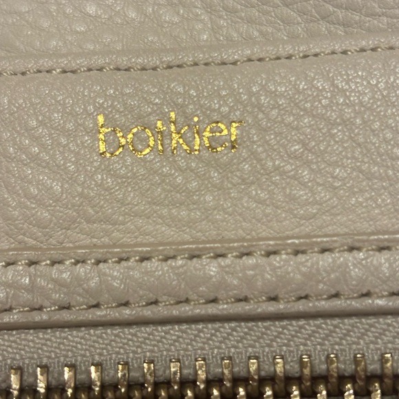 Botkier Tan Shoulder Bag with Slouchy Design - Picture 3 of 12